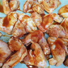 כנפיים ו/או עוף ברוטב