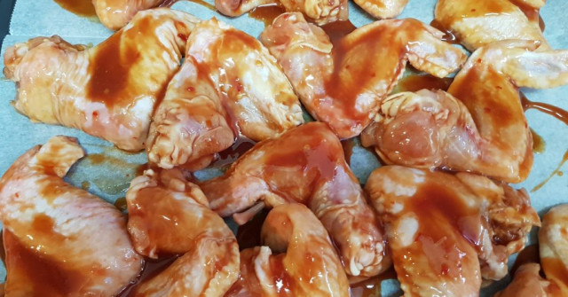 כנפיים ו/או עוף ברוטב