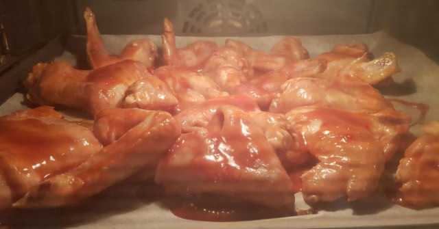 כנפיים ו/או עוף ברוטב