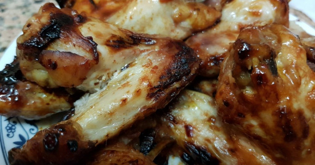 כנפיים ו/או עוף ברוטב