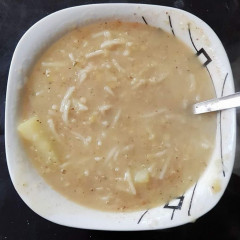 מרק עדשים ואטריות