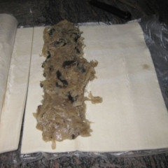 מאפה כרוב ופטריות בבצק עלים