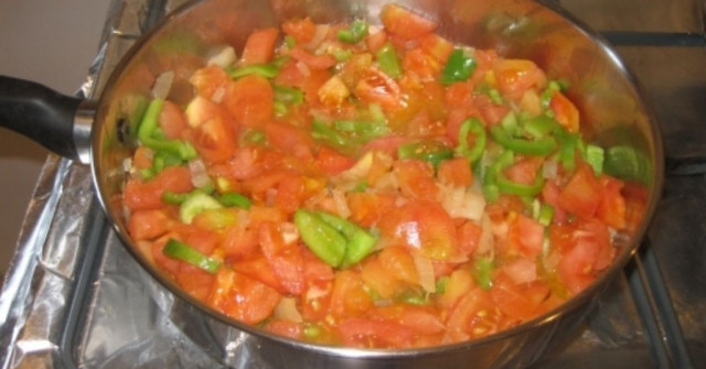 מאפה קישואים ועגבניות