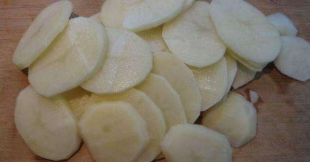 מאפה תפוחי אדמה וקישואים יווני