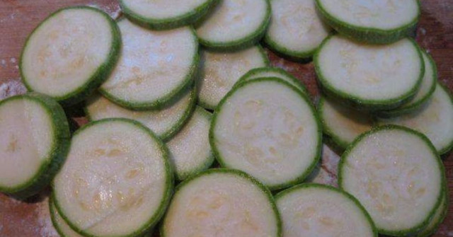 מאפה תפוחי אדמה וקישואים יווני