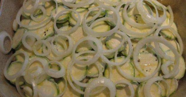 מאפה תפוחי אדמה וקישואים יווני