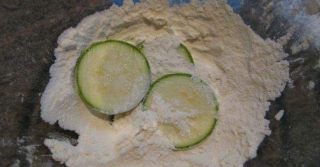 מאפה תפוחי אדמה וקישואים יווני