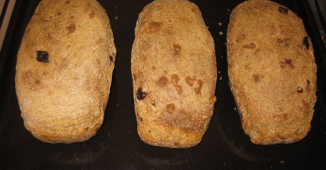 לחם חמוציות ופקאנים