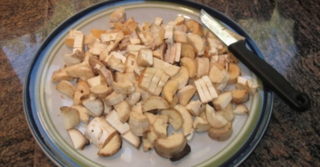 פטריות ממולאות בחציל