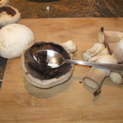 פטריות ממולאות בחציל