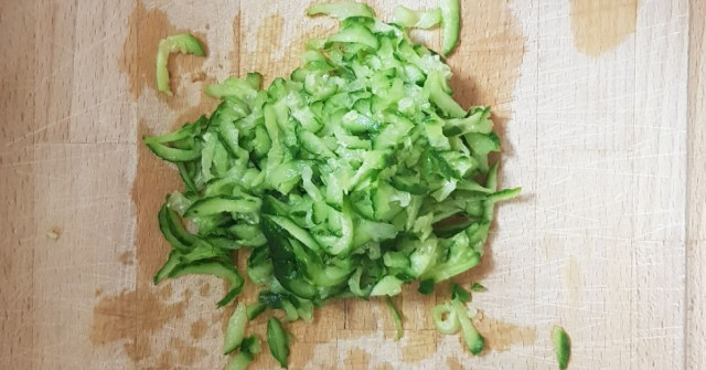 סלט אטריות אורז וירקות