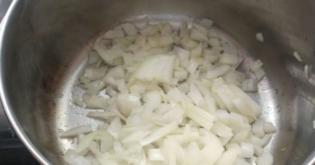 קציצות בקר ברוטב עגבניות ואפונה