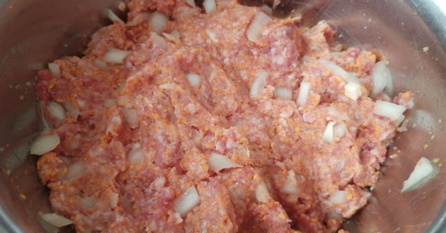 קציצות בקר ברוטב עגבניות ואפונה