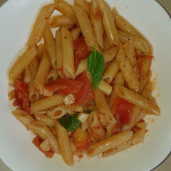 פסטה עגבניות ברוטב שמן זית ושום