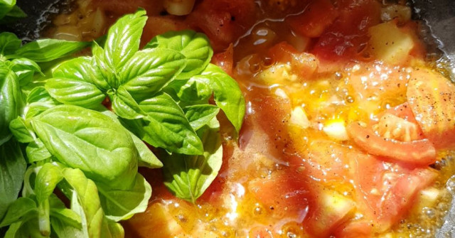 פסטה עגבניות ברוטב שמן זית ושום