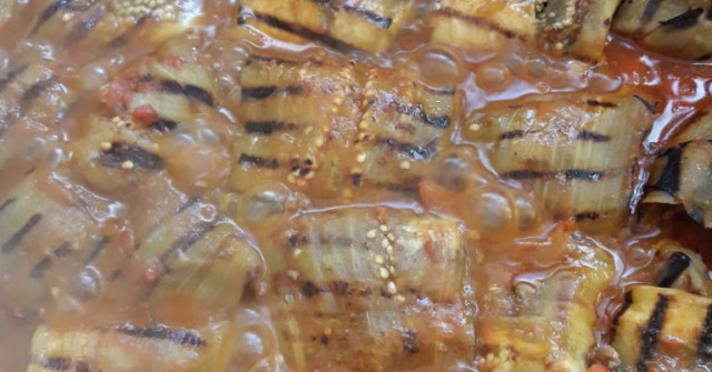 גלילות חצילים ברוטב עגבניות