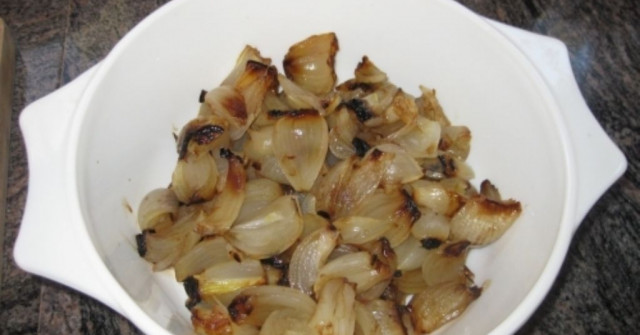 סלט עגבניות ובצל אפוי