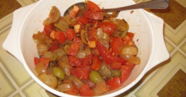 סלט עגבניות ובצל אפוי