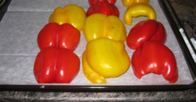 ממרח פלפלים קלויים