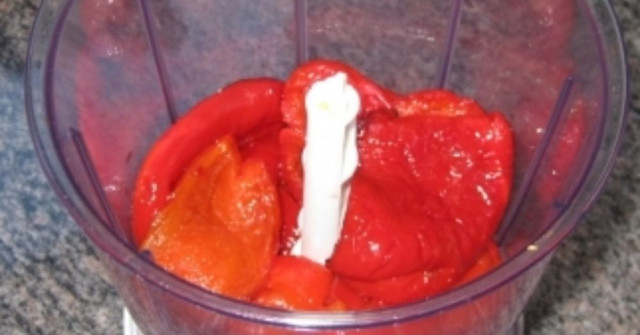 ממרח פלפלים קלויים