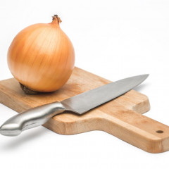 סלט עגבניות ובצל אפוי