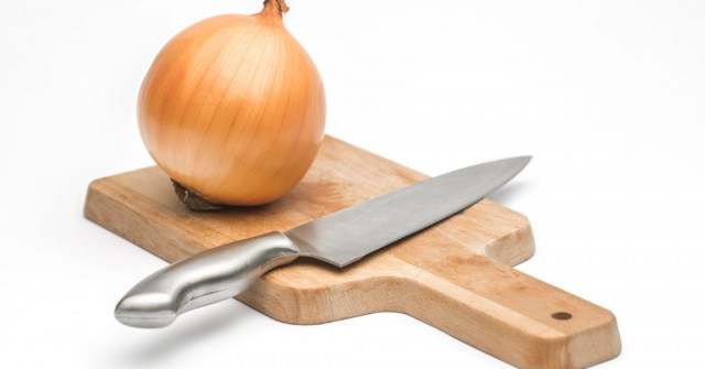 סלט עגבניות ובצל אפוי