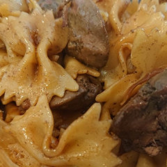 כבדי  עוף עם פסטה וסילן