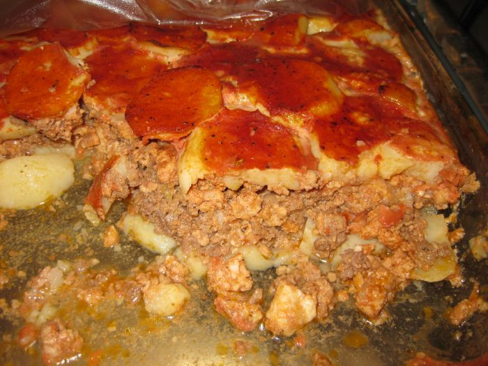 שכבות של תפוחי אדמה ובשר