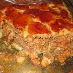 שכבות של תפוחי אדמה ובשר