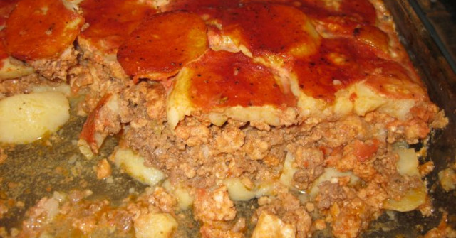 שכבות של תפוחי אדמה ובשר