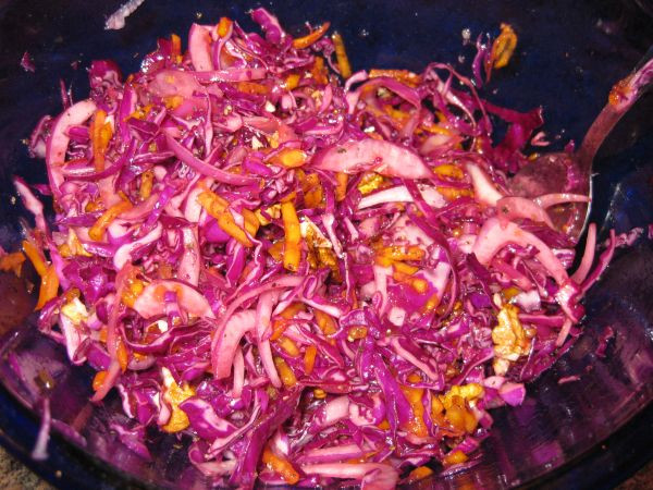 סלט כרוב סגול ואפרסמונים