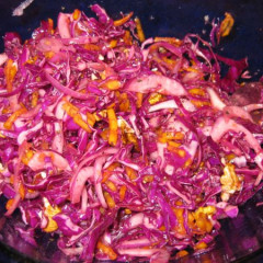 סלט כרוב סגול ואפרסמונים