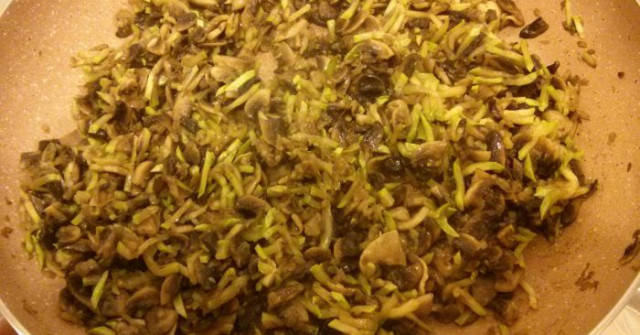 פסטה עם פטריות וקישואים