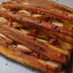 חציל אפוי עם שום