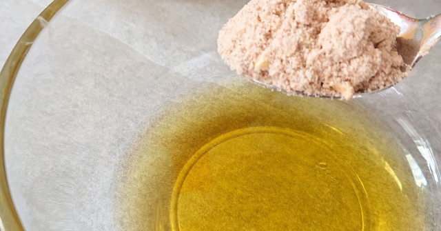 חציל אפוי עם שום