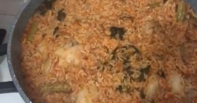 אורז אדום ועוף