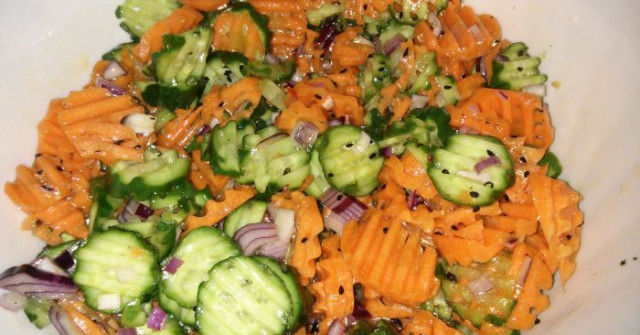 סלט גזר ומלפפון