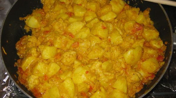 אלו גובי (תפוחי אדמה וכרובית)