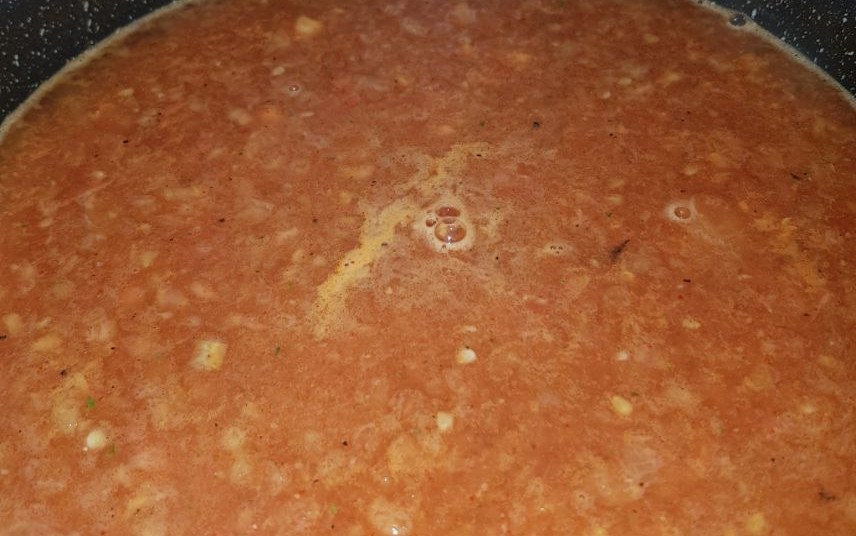 מרק עגבניות קליל ומהיר