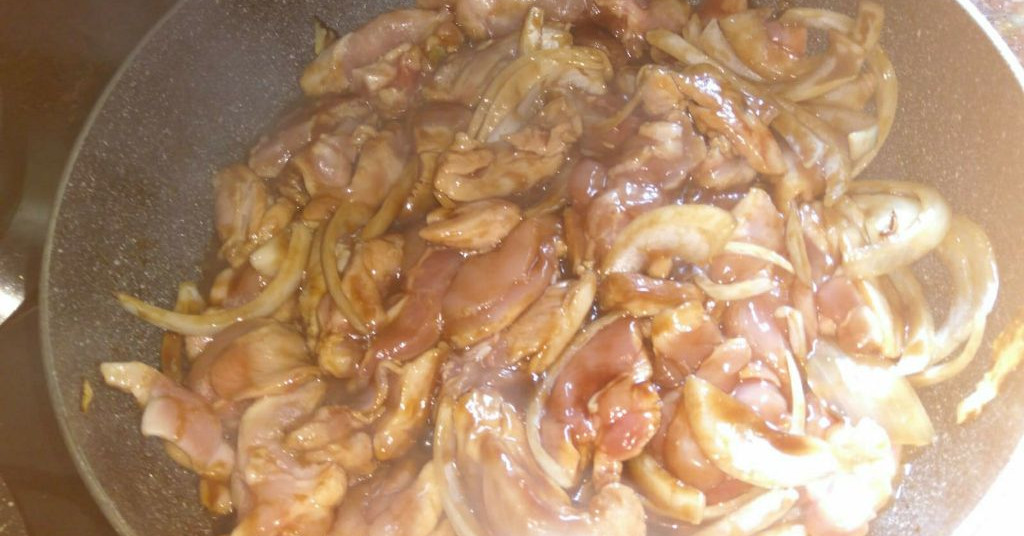 שווארמה פרגית ברוטב טריאקי וכרוב