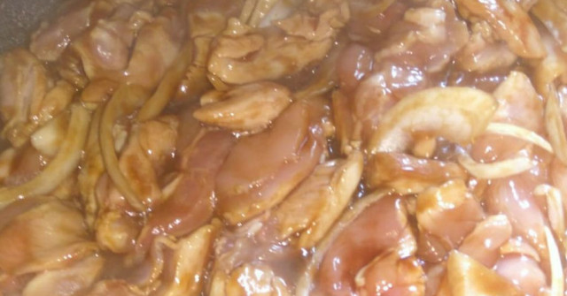 שווארמה פרגית ברוטב טריאקי וכרוב