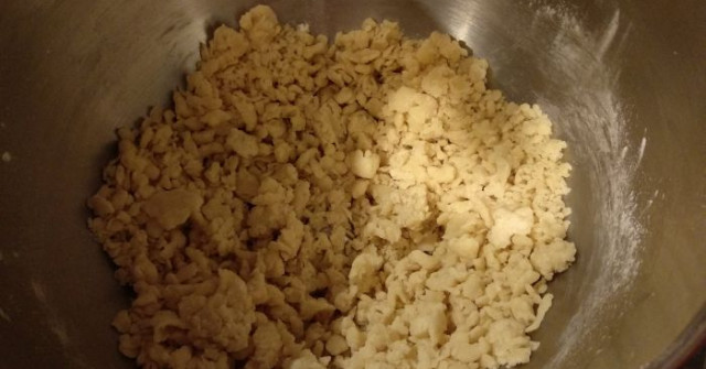 עוגת פירורים פירות יבשים