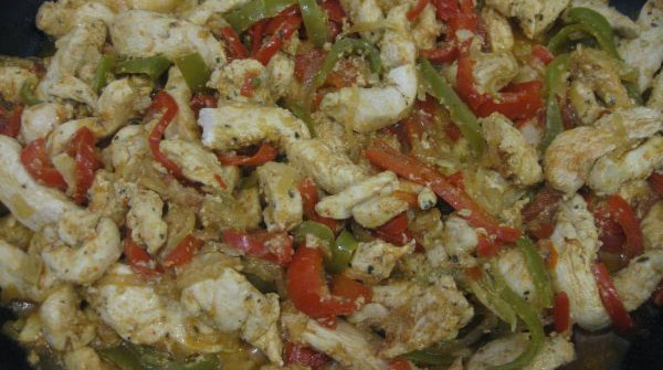 פהיטס - תבשיל פלפלים ועוף מהמטבח המכסיקני