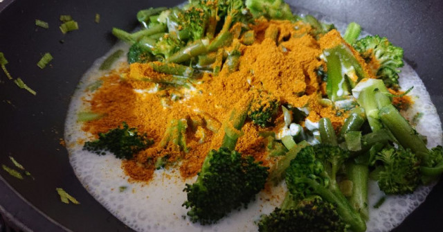 נודלס בקרם קוקוס וקארי