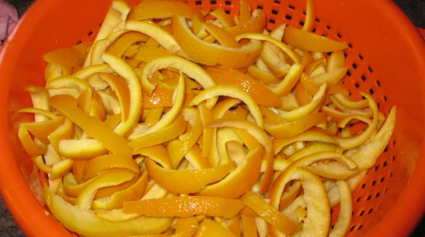 קליפות תפוז מסוכרות