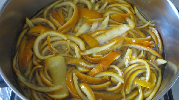 קליפות תפוז מסוכרות