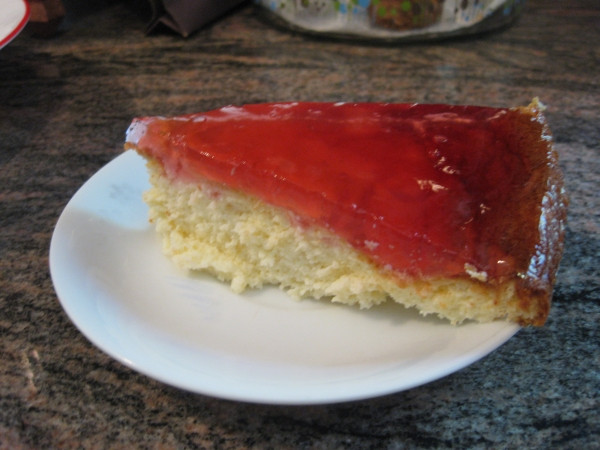 עוגת גבינה אפויה עם ציפוי ג'לי תות