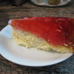 עוגת גבינה אפויה עם ציפוי ג'לי תות