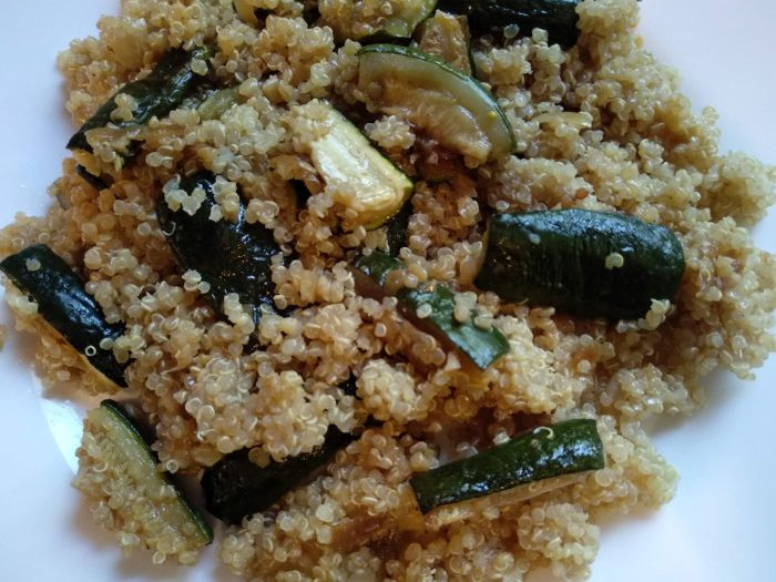 זוקיני עם קינואה