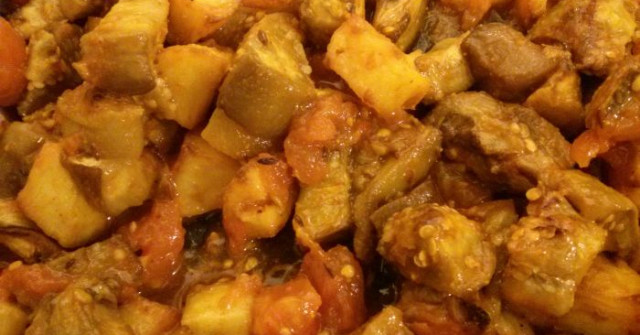 תבשיל תפוחי אדמה וחצילים מהמטבח ההודי